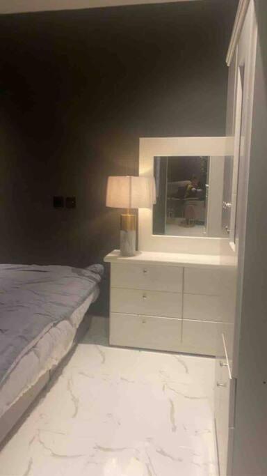 صغيره غرفة وصالة قرب بوليفارد خدمة ذاتية Apartment