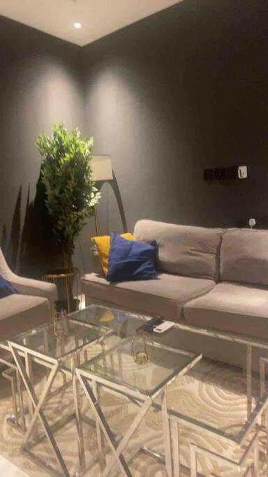 صغيره غرفة وصالة قرب بوليفارد خدمة ذاتية Apartment *